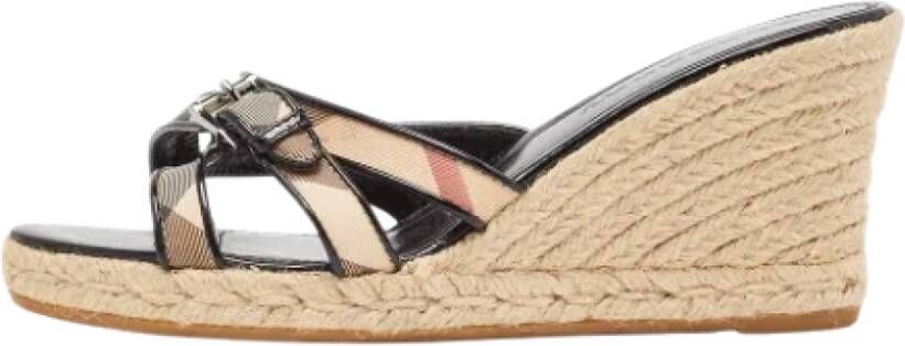 Burberry Vintage Pre-owned Canvas sandals Beige Dames