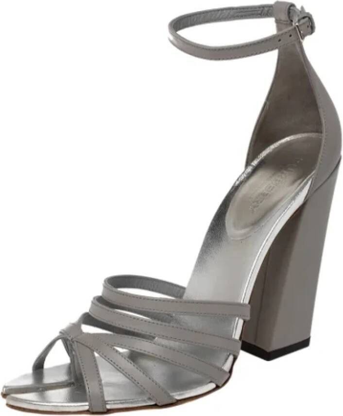 Burberry Vintage Pre-owned Leather sandals Gray Dames