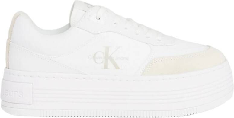 Calvin Klein Plateausneakers BOLD PLATF LOW LACE MIX ML BTW met logo-opdruk aan de zijkant vrijetijdsschoen halfhoge schoen veterschoen