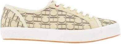 Carolina Herrera Beige Canvas Sneakers met CH Sole Beige Dames