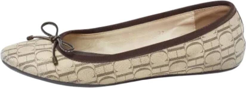 Carolina Herrera Pre-owned Canvas flats Beige Dames