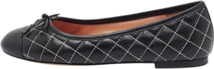 Carolina Herrera Pre-owned Leather flats Black Dames