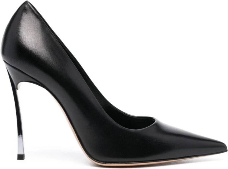 Casadei Zwarte lakleren pumps met puntige neus Zwart Dames