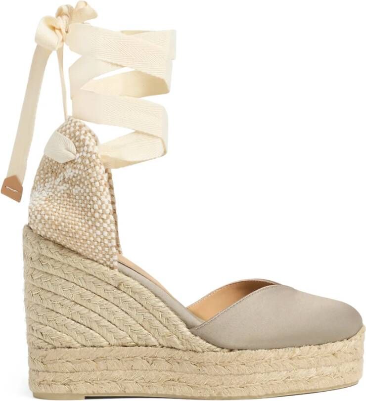 Castañer Chiara sateen espadrilles met striksluiting en 11 cm sleehak met dubbele platform. Beige Dames