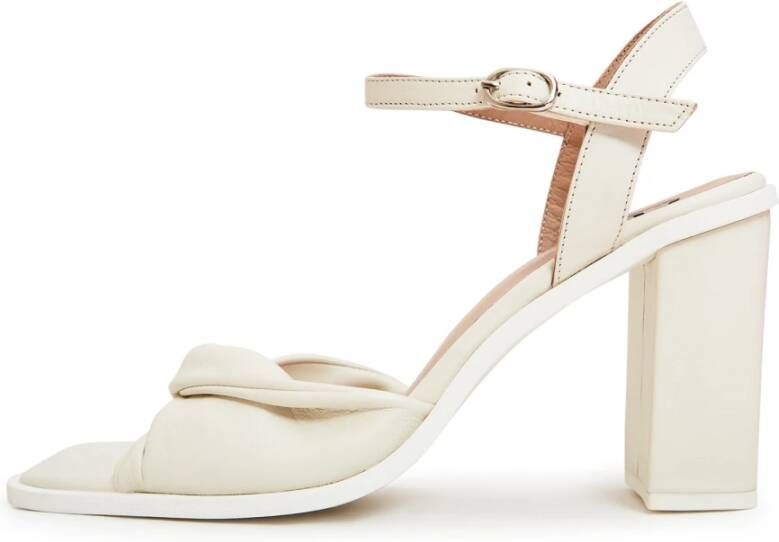 Cesare Gaspari Klassieke blokhak sandalen Beige Dames