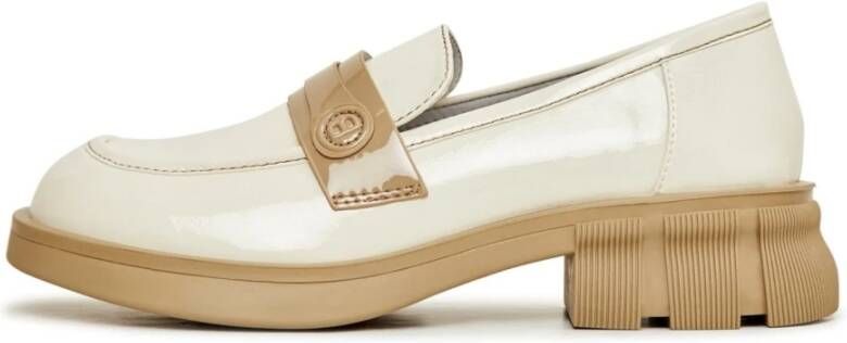 Cesare Gaspari Lakleren loafers Beige Dames