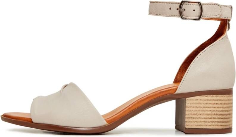 Cesare Gaspari Sandalen met blokhak Beige Dames