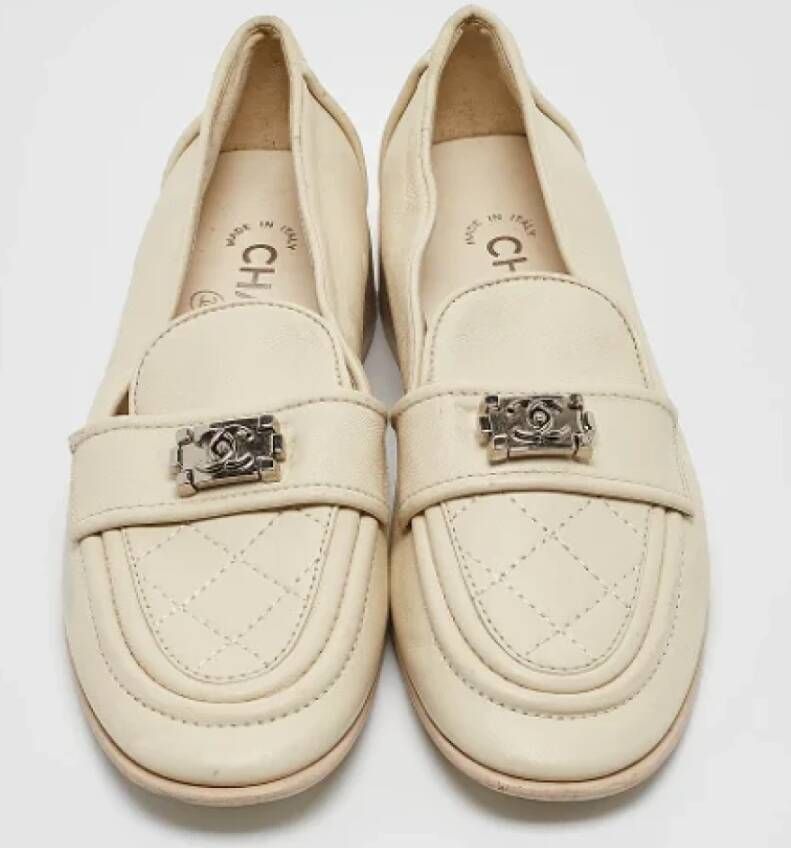 Chanel Vintage Pre-owned Leather flats Beige Dames