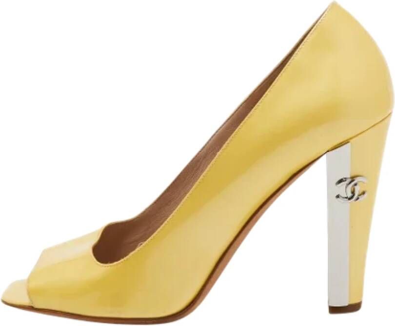 Chanel Vintage Pre-owned Leather heels Yellow Dames