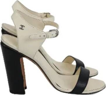 Chanel Vintage Pre-owned Leather sandals White Dames