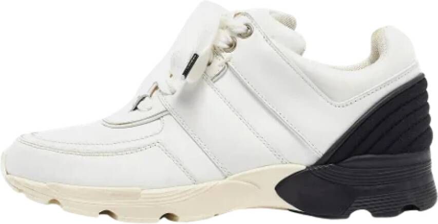 Chanel Vintage Pre-owned Leather sneakers White Dames