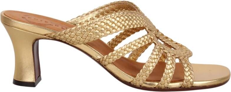 Chie Mihara Handgeweven leren sandalen met patenteffect Yellow Dames