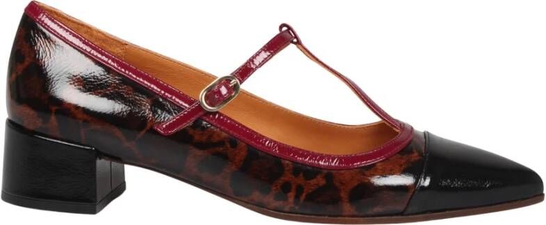 Chie Mihara Pumps met dierenprint en gespsluiting Red Dames