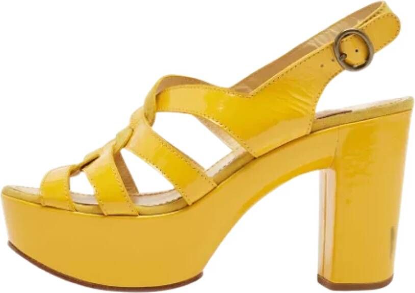 Chloé Pre-owned Leather sandals Yellow Dames