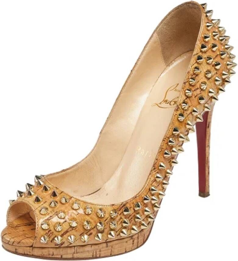 Christian Louboutin Pre-owned Fabric heels Beige Dames