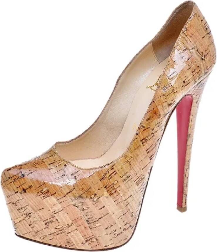 Christian Louboutin Pre-owned Fabric heels Beige Dames