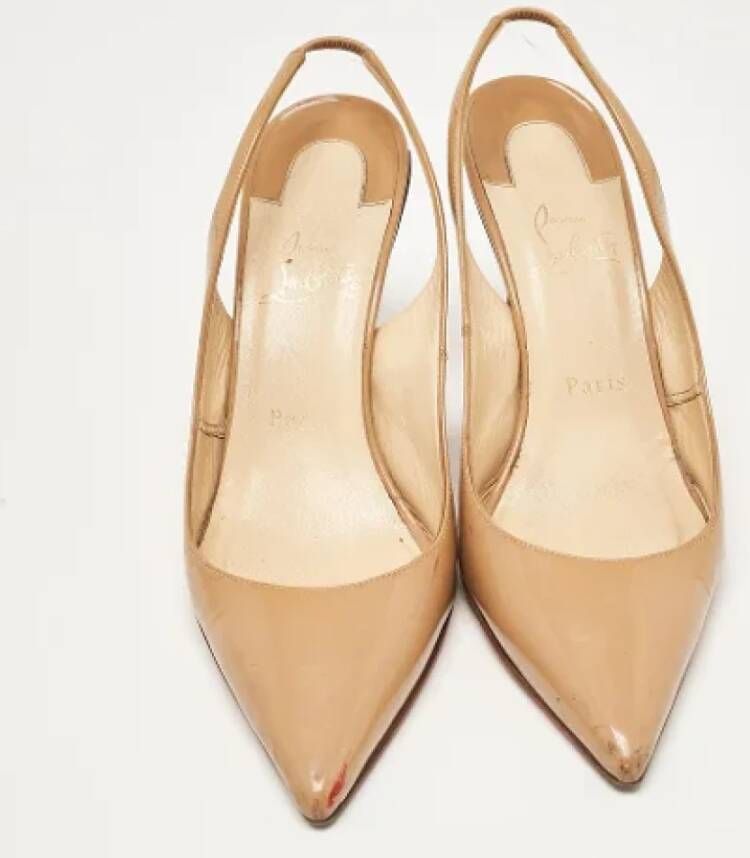 Christian Louboutin Pre-owned Fabric heels Beige Dames