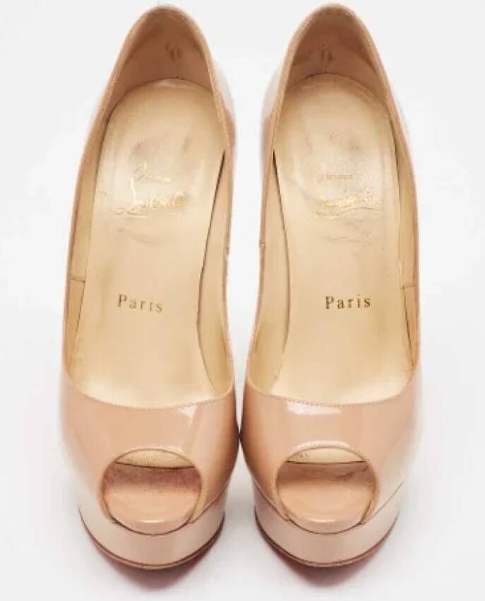 Christian Louboutin Pre-owned Fabric heels Beige Dames