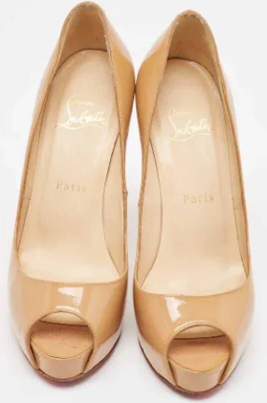 Christian Louboutin Pre-owned Fabric heels Beige Dames