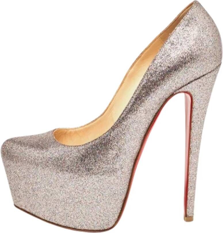 Christian Louboutin Pre-owned Fabric heels Gray Dames