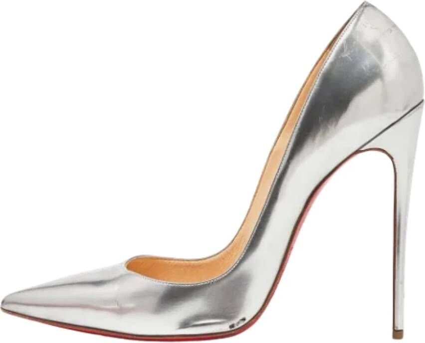 Christian Louboutin Pre-owned Fabric heels Gray Dames