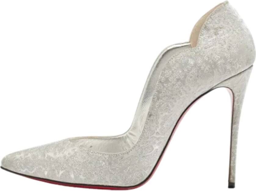 Christian Louboutin Pre-owned Fabric heels Gray Dames