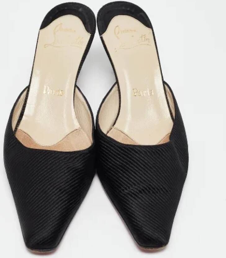 Christian Louboutin Pre-owned Fabric mules Black Dames