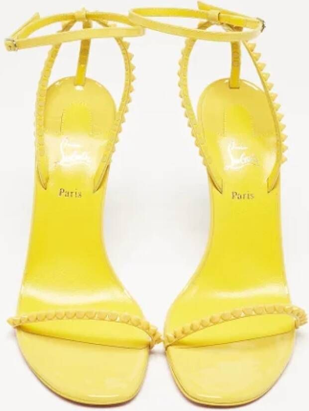 Christian Louboutin Pre-owned Fabric sandals Yellow Dames