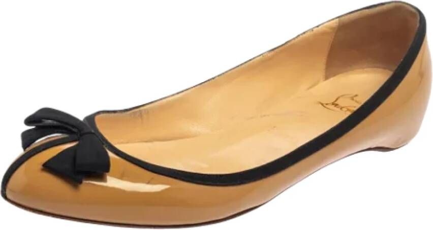 Christian Louboutin Pre-owned Leather flats Beige Dames