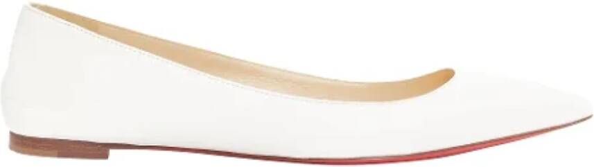 Christian Louboutin Pre-owned Leather flats White Dames