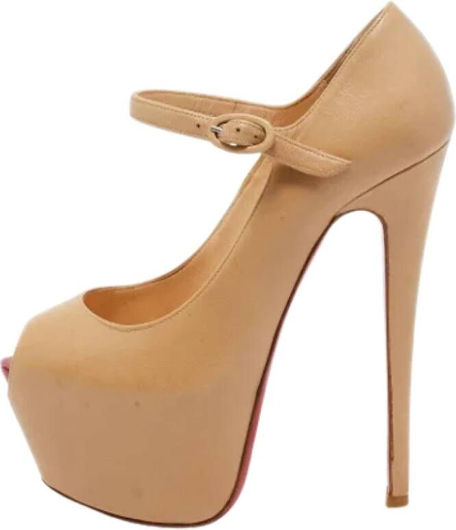 Christian Louboutin Pre-owned Leather heels Beige Dames