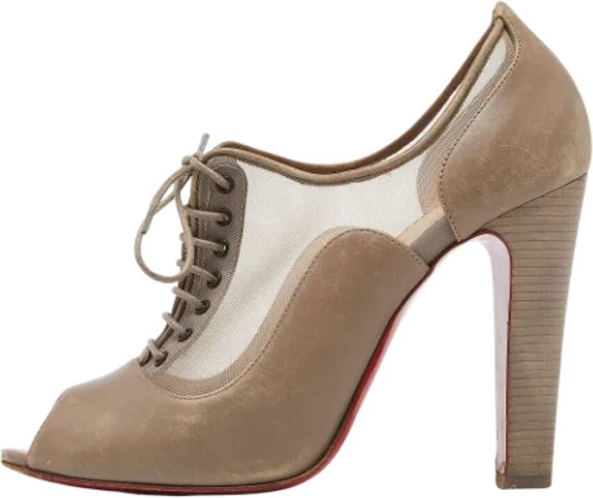 Christian Louboutin Pre-owned Leather heels Beige Dames