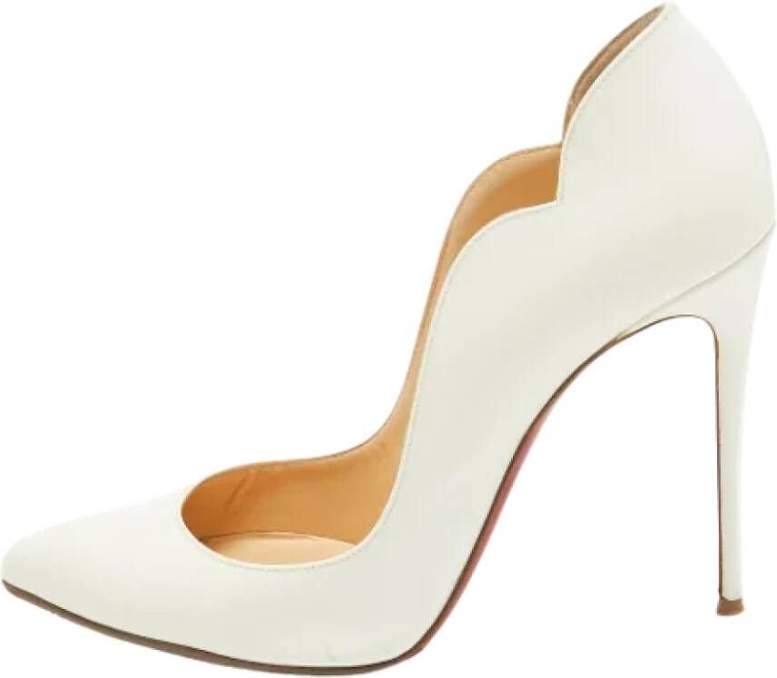 Christian Louboutin Pre-owned Leather heels Beige Dames