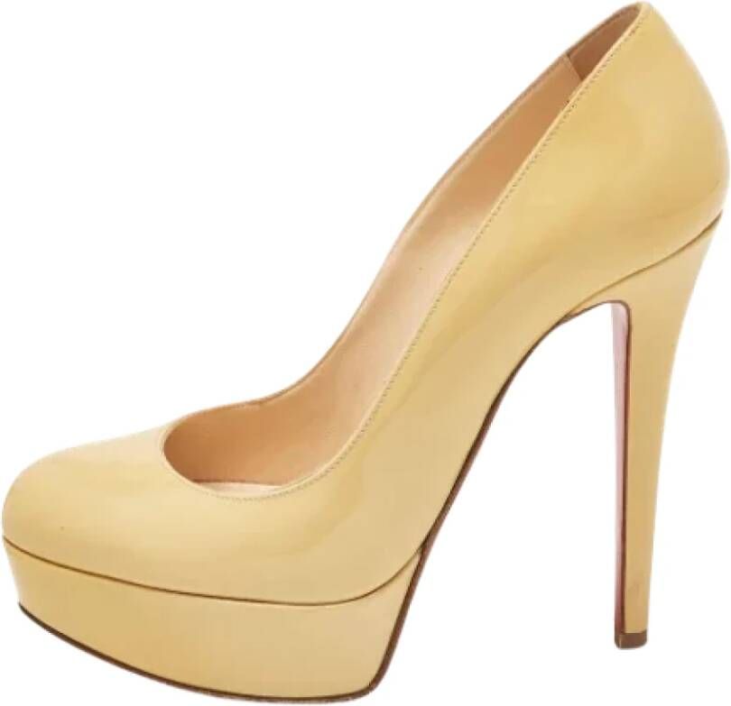 Christian Louboutin Pre-owned Leather heels Beige Dames