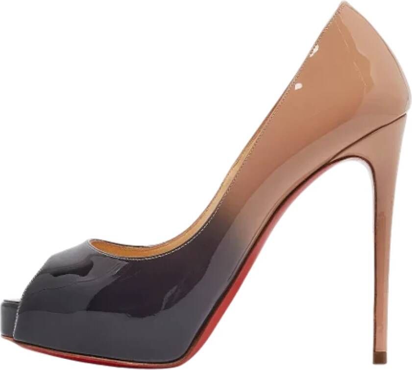 Christian Louboutin Pre-owned Leather heels Beige Dames