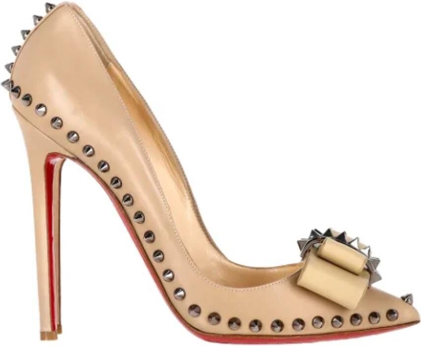 Christian Louboutin Pre-owned Leather heels Beige Dames