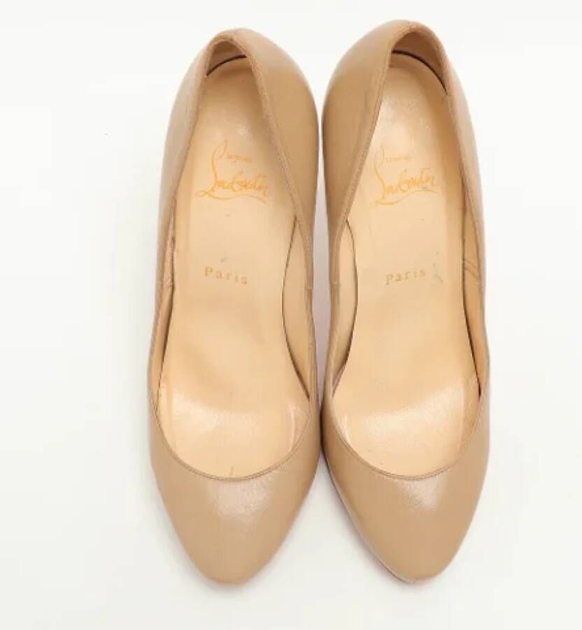 Christian Louboutin Pre-owned Leather heels Beige Dames