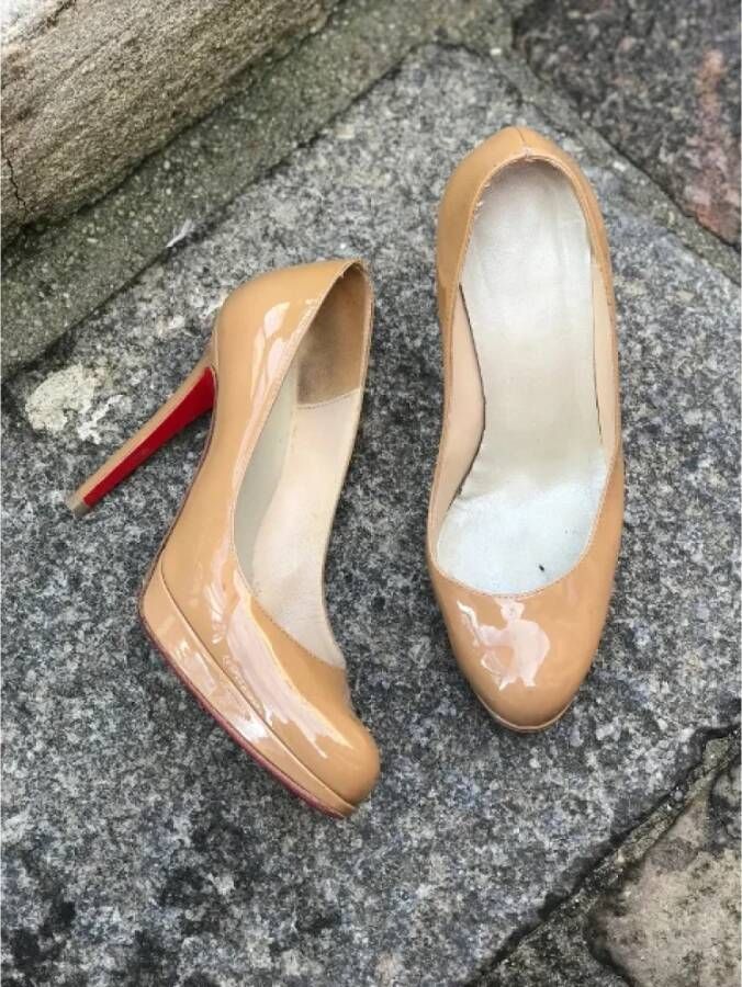 Christian Louboutin Pre-owned Leather heels Brown Dames