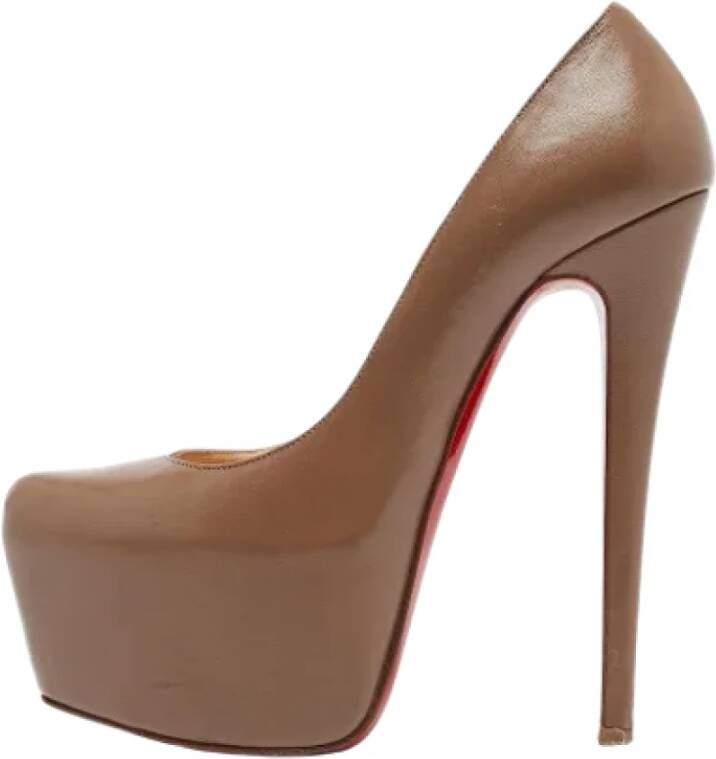 Christian Louboutin Pre-owned Leather heels Brown Dames