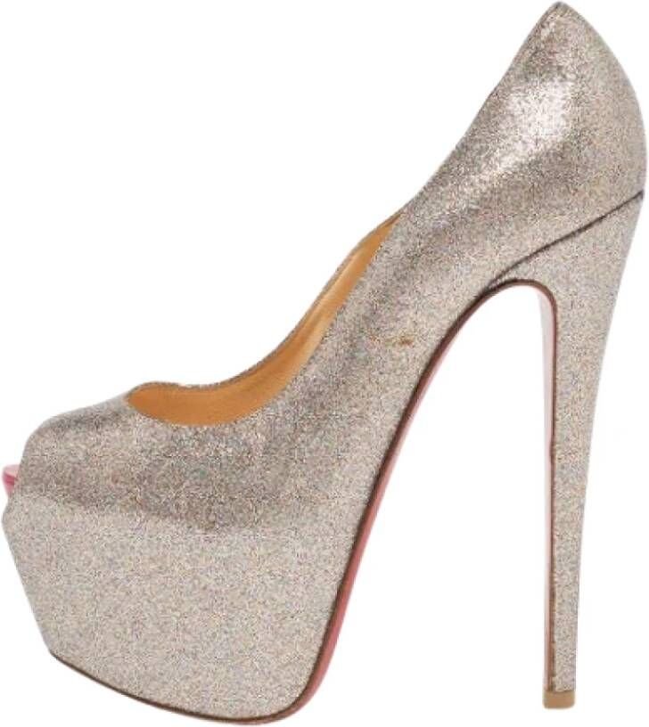 Christian Louboutin Pre-owned Leather heels Gray Dames