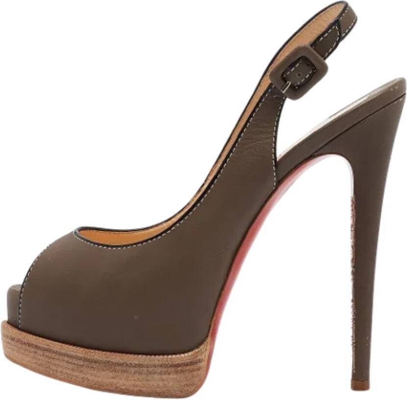 Christian Louboutin Pre-owned Leather heels Gray Dames