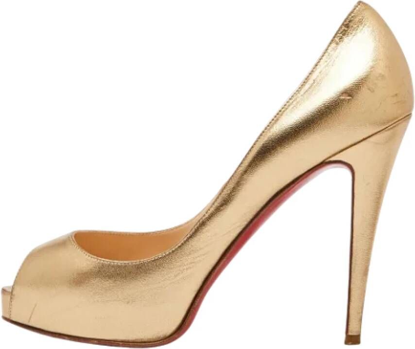 Christian Louboutin Pre-owned Leather heels Yellow Dames