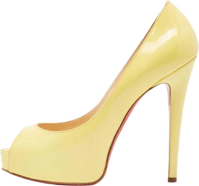 Christian Louboutin Pre-owned Leather heels Yellow Dames