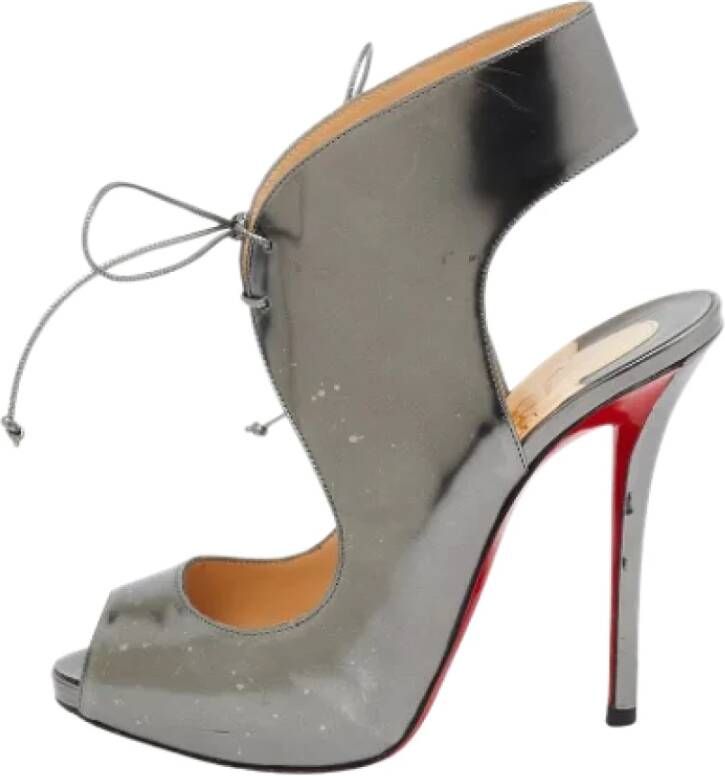 Christian Louboutin Pre-owned Leather sandals Gray Dames