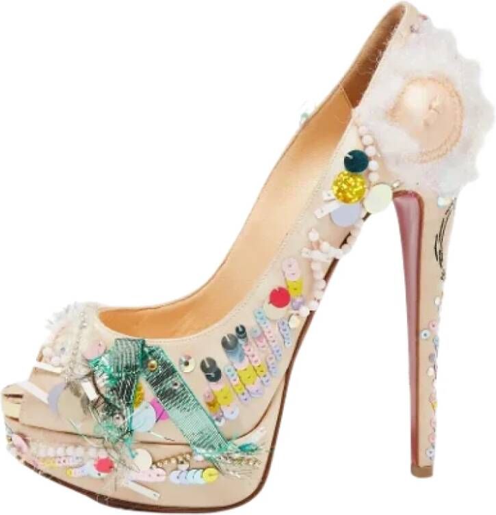 Christian Louboutin Pre-owned Satin heels Beige Dames