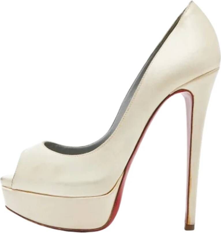 Christian Louboutin Pre-owned Satin heels Beige Dames