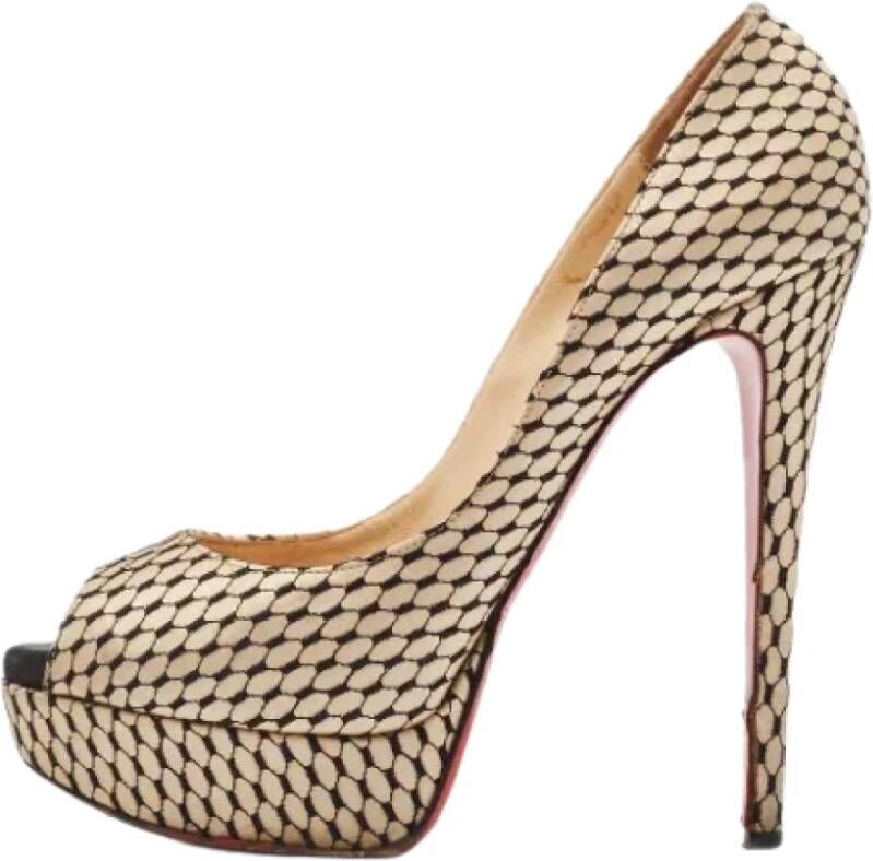 Christian Louboutin Pre-owned Satin heels Beige Dames