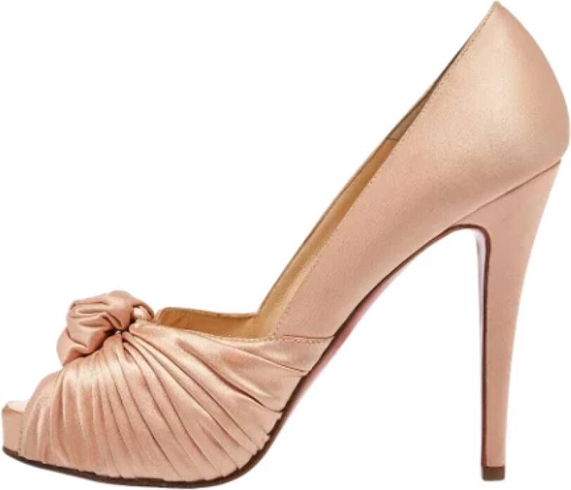 Christian Louboutin Pre-owned Satin heels Pink Dames