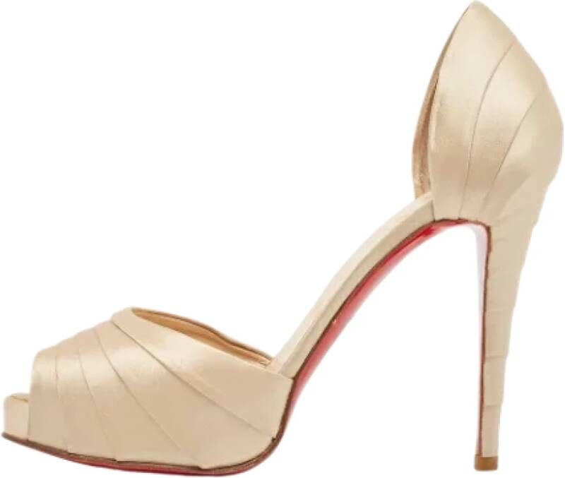 Christian Louboutin Pre-owned Satin heels Yellow Dames