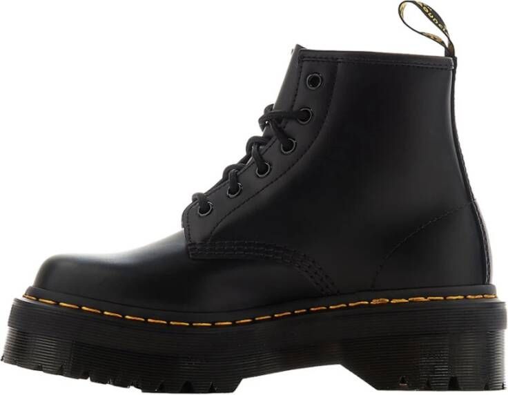 Dr. Martens Stijlvolle Veterschoenen voor Black